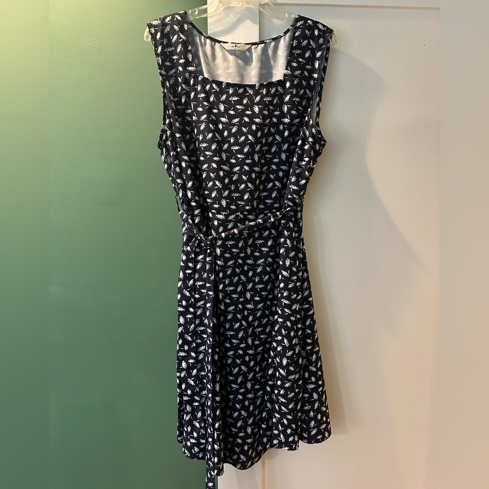 Agnes Orinda self-tie waist sleeveless floral midi dress! 💐💙